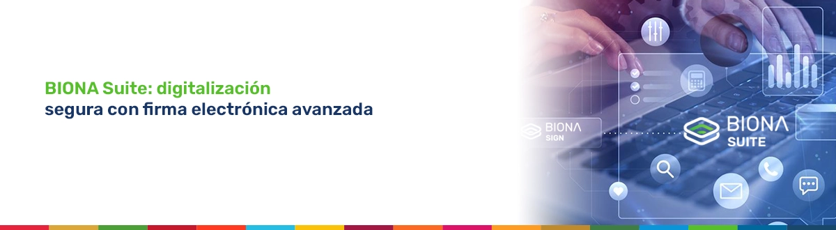 Manos de personas tocando un teclado de computadora