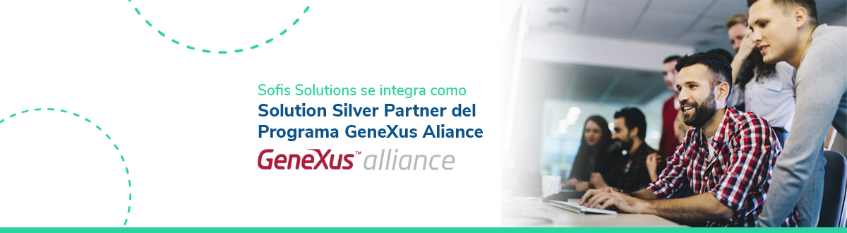 Grupo de personas frente a una computadora.