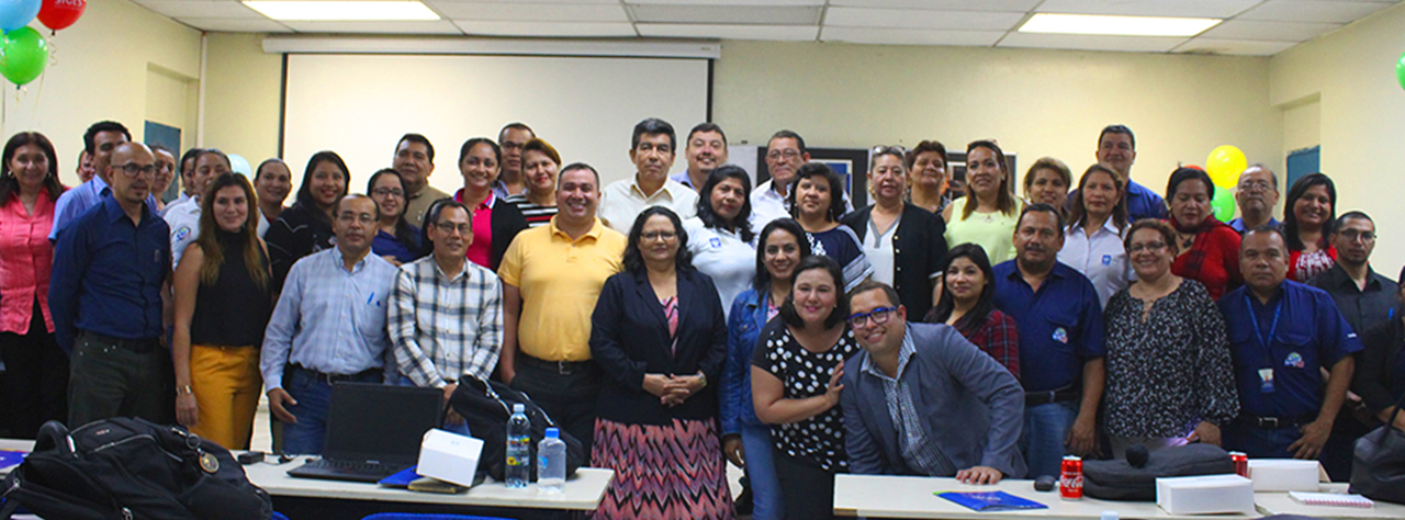 Personas participando en un taller