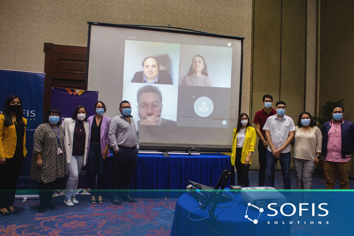 Personas reunidas después de llevar a cabo la Discovery Session del portal del SIMEL