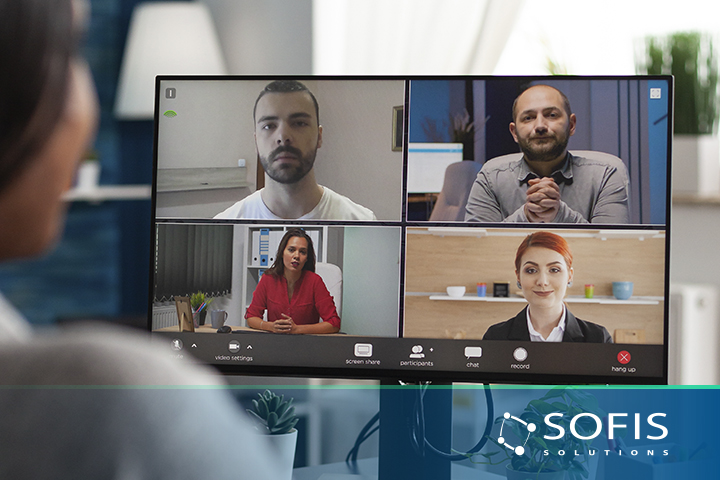 Una mujer en una videollamada.